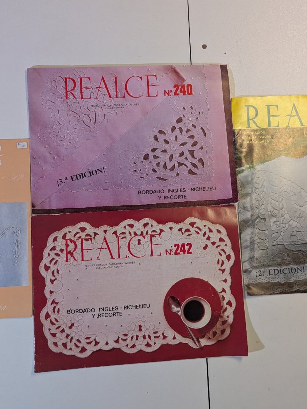 Lot of 4 Vintage Realce Lace Tatting Pattern Booklets (Spanish)